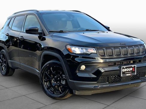 Used 2022 Jeep Compass Latitude FWD image 3