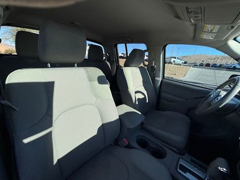 Used 2016 Nissan Frontier SV image 13