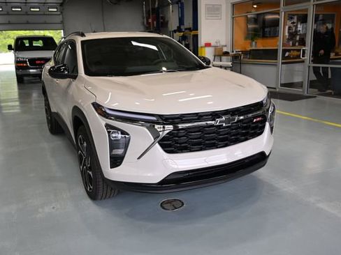 New 2026 Chevrolet Trax RS FWD image 3