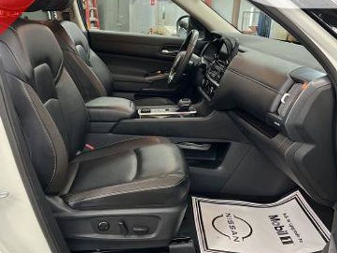 Certified 2024 Nissan Pathfinder SL AWD/4WD image 23