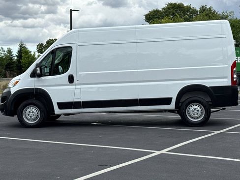Used 2026 RAM ProMaster 2500 w/ Convenience Group FWD image 12