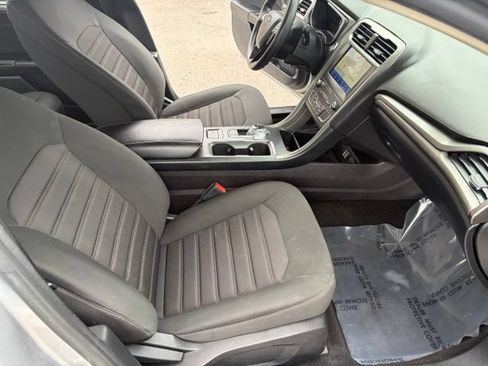 Used 2020 Ford Fusion SE FWD image 37