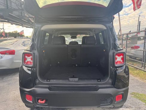 Used 2016 Jeep Renegade Trailhawk w/ Premium Trailhawk Package AWD/4WD image 19
