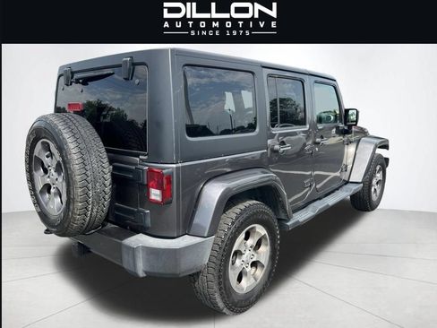 Used 2018 Jeep Wrangler Unlimited Sahara w/ Connectivity Group AWD/4WD image 4
