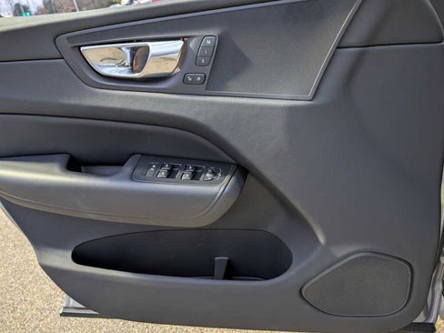 Used 2025 Volvo XC60 B5 Plus image 25