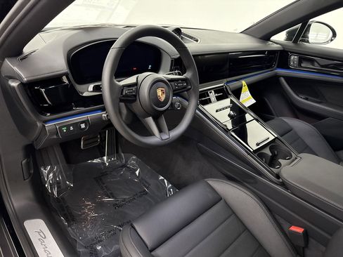 New 2025 Porsche Panamera 4 image 4