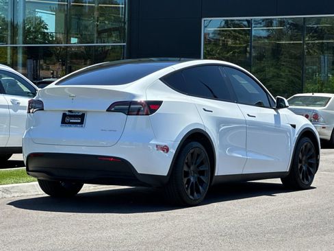 Used 2023 Tesla Model Y Long Range AWD/4WD image 3