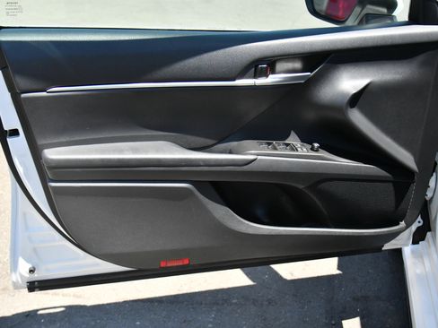 Used 2024 Toyota Camry SE FWD image 14