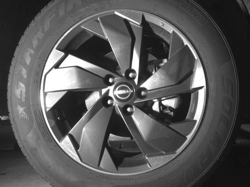 Used 2025 Nissan Rogue SV image 13