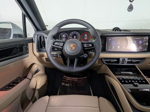 New 2026 Porsche Cayenne image 20