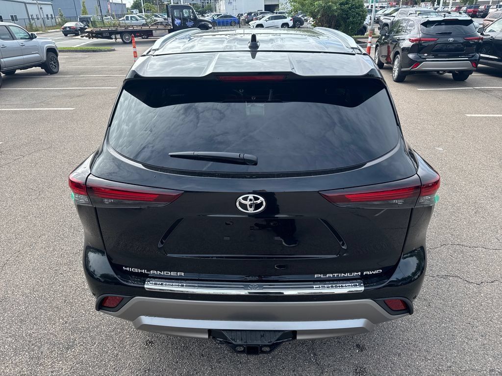 New 2026 Toyota Highlander Platinum AWD/4WD image 6