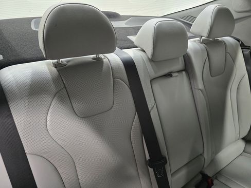 Used 2024 Hyundai Elantra Limited image 22