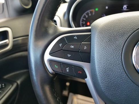 Used 2021 Jeep Grand Cherokee Laredo X image 27