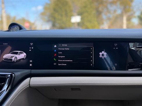 Used 2025 Porsche Panamera 4 image 40