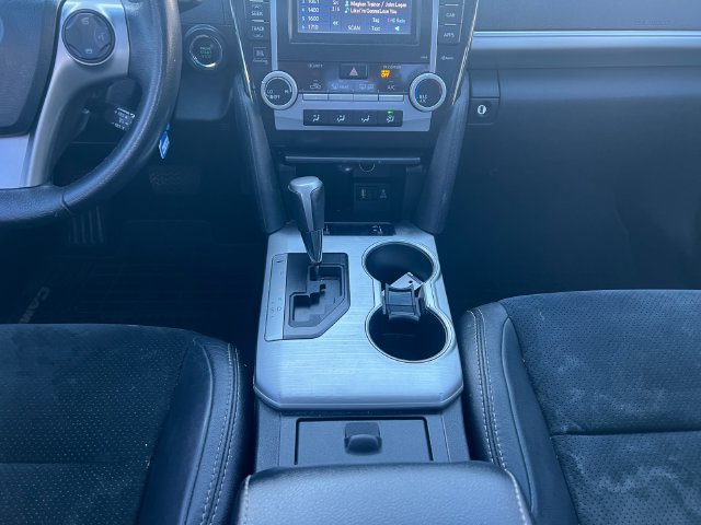 Used 2012 Toyota Camry SE w/ Leather Pkg FWD image 16