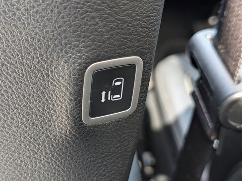 Used 2024 Chrysler Pacifica Touring-L w/ S Appearance Package image 32