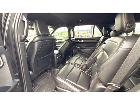 Used 2020 Ford Explorer XLT w/ Equipment Group 202A image 16