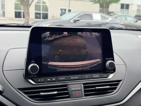 Used 2022 Nissan Altima 2.5 SV FWD image 18