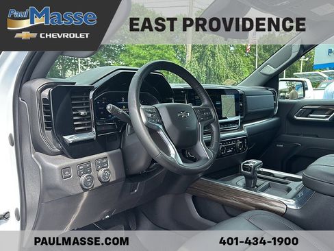 Used 2024 Chevrolet Silverado 1500 LT Trail Boss w/ LT Trail Boss Premium Package AWD/4WD image 12