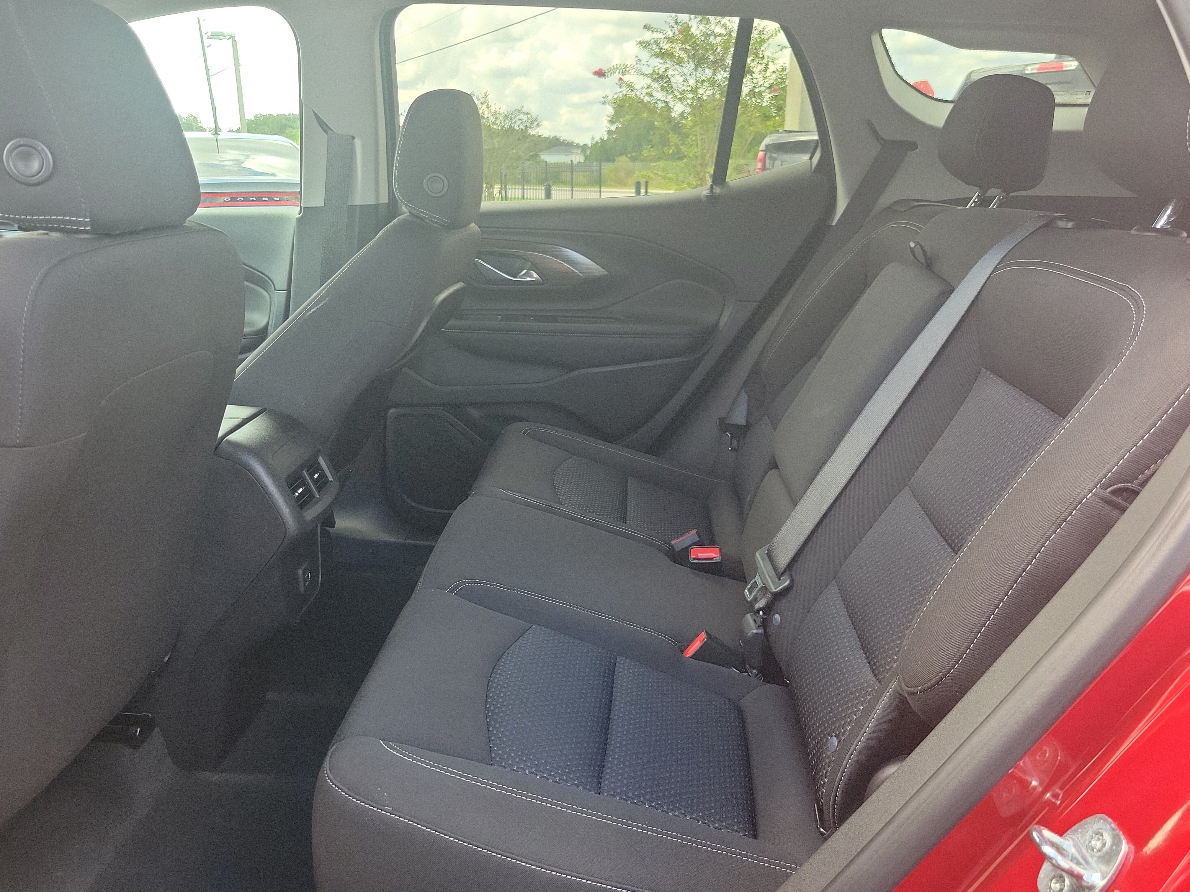 Used 2023 GMC Terrain SLE w/ Driver Convenience Package FWD image 10