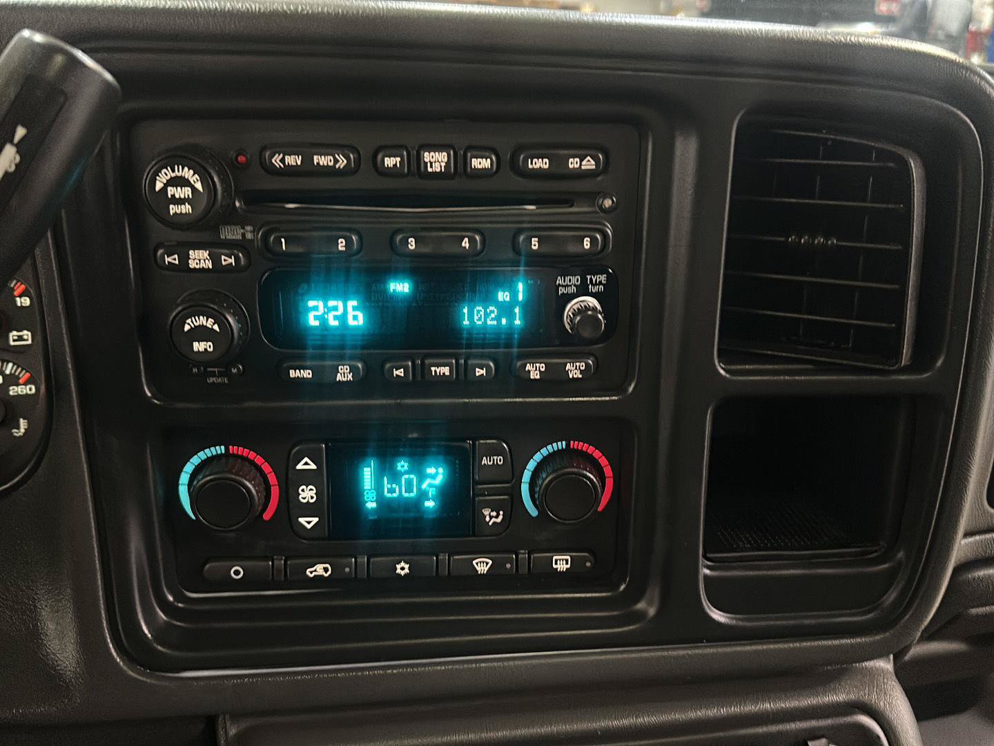 Used 2005 Chevrolet Silverado 1500 LT w/ Light Duty Power Package AWD/4WD image 20