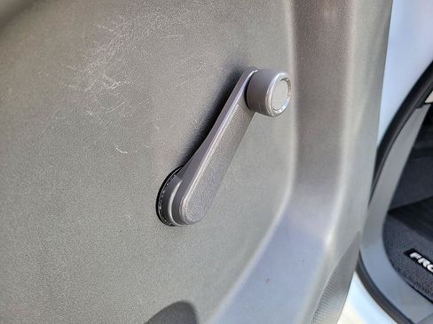 Used 2019 Nissan Frontier S RWD image 11