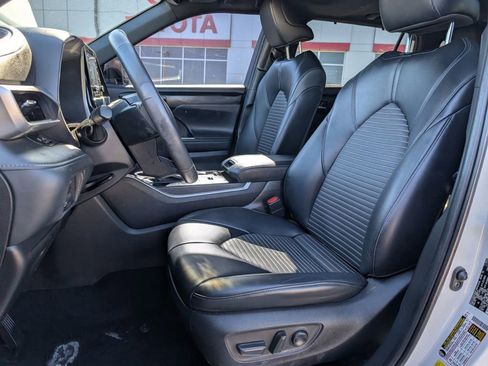 Used 2022 Toyota Highlander XSE image 11