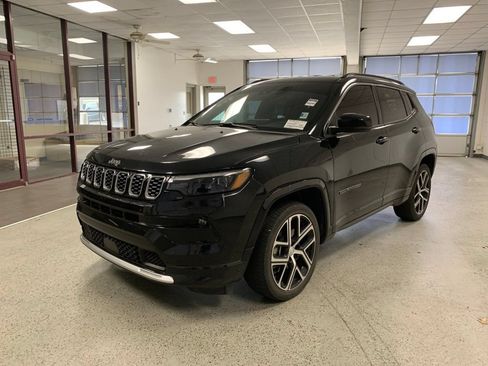 Used 2024 Jeep Compass Limited w/ Elite Group AWD/4WD image 4