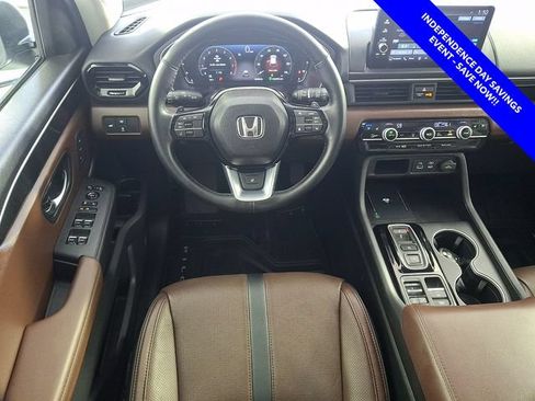 Used 2025 Honda Pilot Elite image 13
