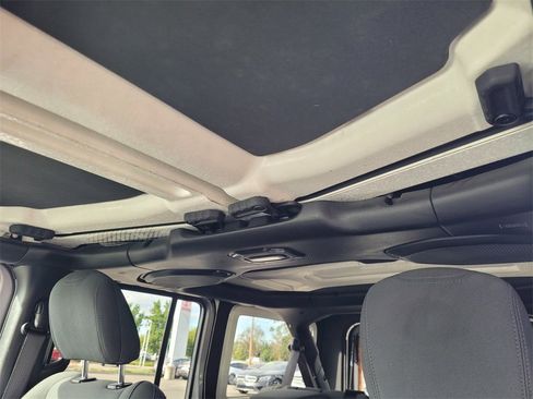 Used 2021 Jeep Wrangler Unlimited Rubicon image 11