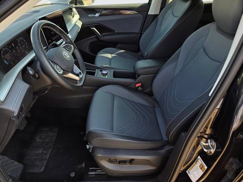 Used 2026 Volkswagen Tiguan SE FWD image 30