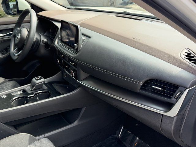 Used 2023 Nissan Rogue SV FWD image 16