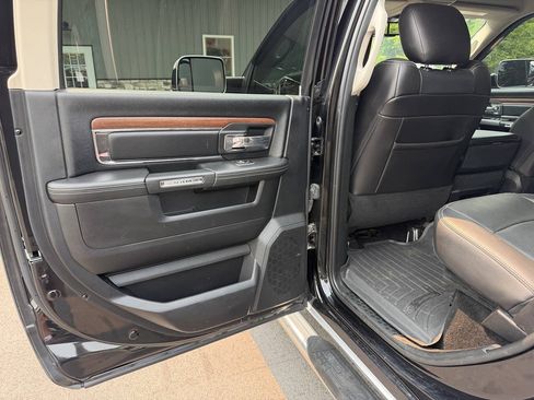 Used 2015 RAM 2500 Laramie AWD/4WD image 9