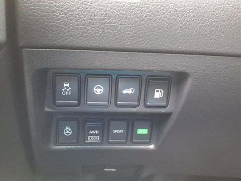 Used 2020 Nissan Rogue SL w/ Premium Package image 14