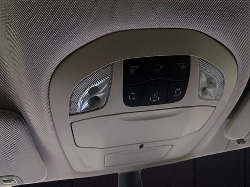 Used 2023 Chrysler Voyager LX FWD image 24
