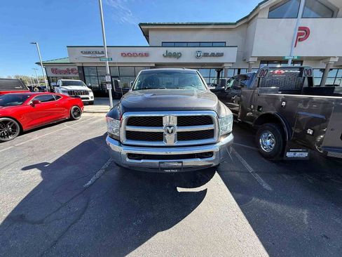 Used 2018 RAM 2500 Tradesman w/ Chrome Appearance Group image 3