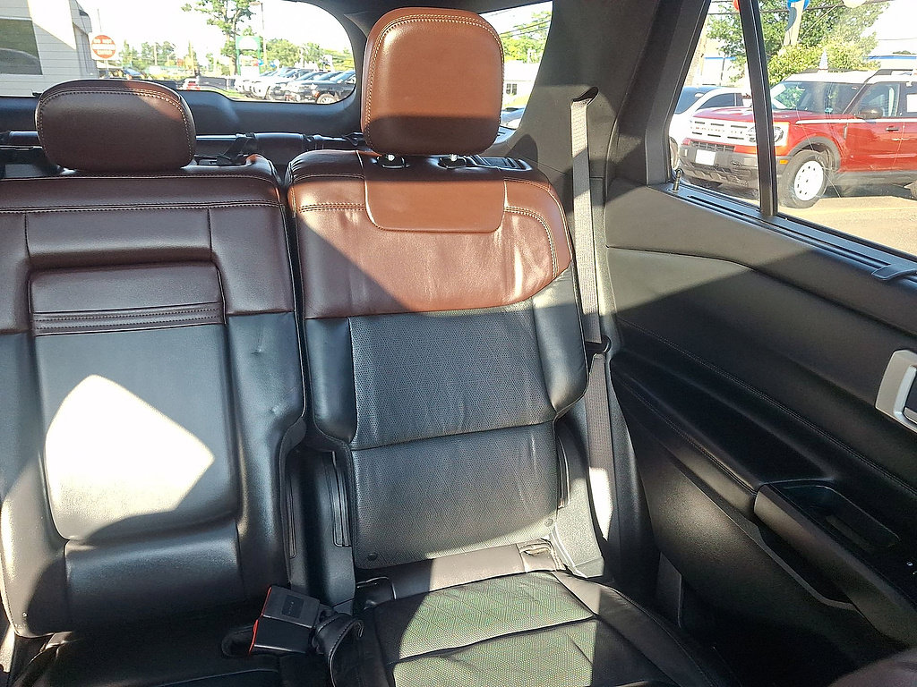 Used 2020 Ford Explorer Platinum w/ Premium Technology Package AWD/4WD image 14