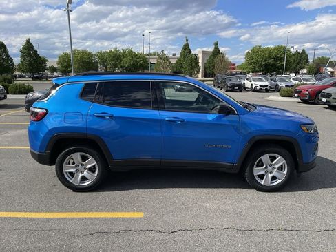 Used 2022 Jeep Compass Latitude AWD/4WD image 11