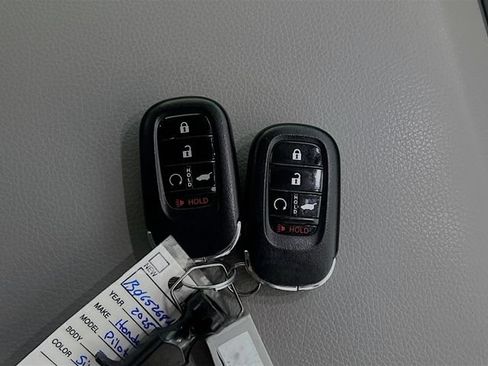 Used 2025 Honda Pilot EX-L image 33