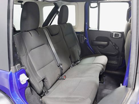 Used 2018 Jeep Wrangler Unlimited Sport image 27