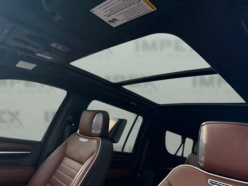Used 2024 GMC Yukon XL Denali Ultimate AWD/4WD image 8