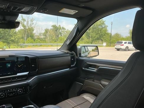 Used 2024 Chevrolet Silverado 1500 High Country w/ High Country Premium Package AWD/4WD image 29