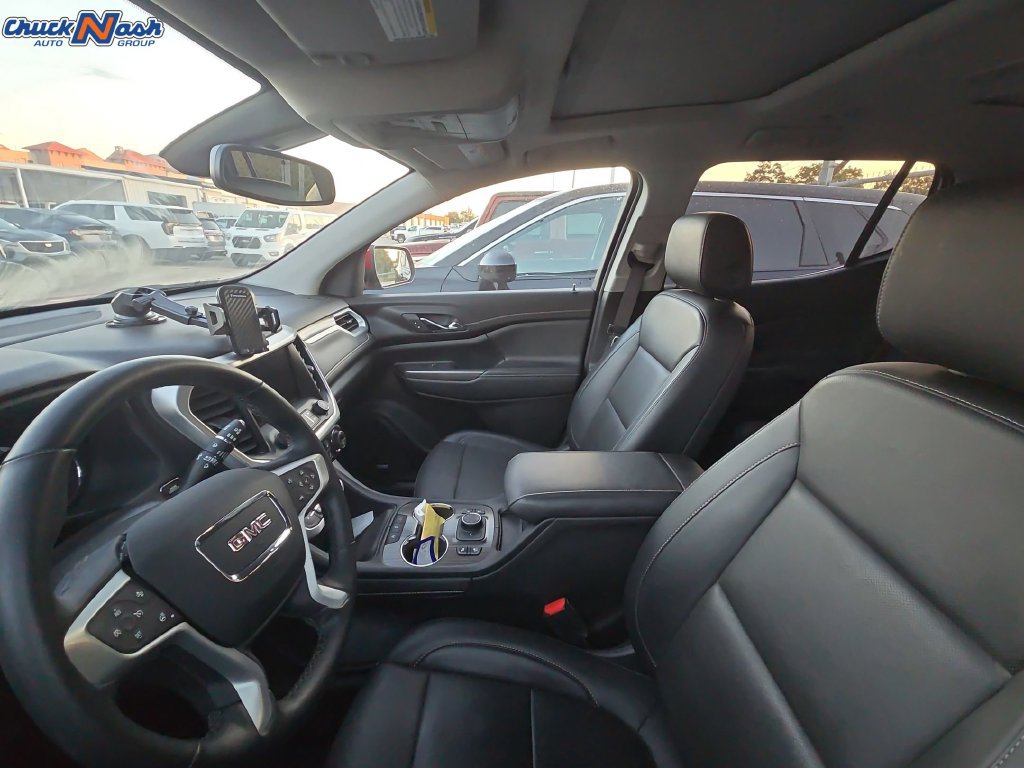 Used 2023 GMC Acadia SLT w/ Technology Package AWD/4WD image 9