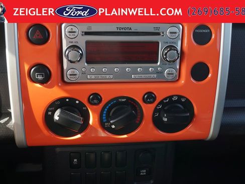 Used 2014 Toyota FJ Cruiser 4WD w/ Convenience Package image 19
