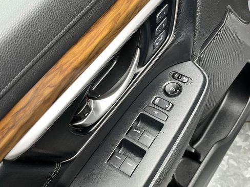 Used 2019 Honda CR-V Touring image 9