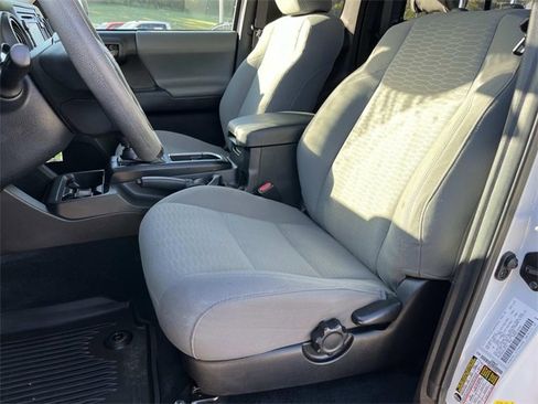 Used 2019 Toyota Tacoma SR image 31