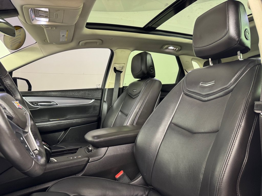 Used 2017 Cadillac XT5 Luxury w/ Driver Awareness Package AWD/4WD image 12