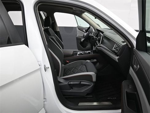 New 2026 Volkswagen Atlas Peak Edition image 14