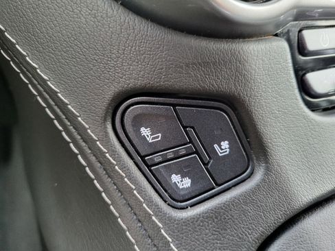 Used 2019 Chevrolet Suburban Premier image 22