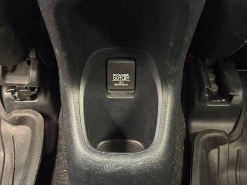 Used 2020 Honda HR-V LX image 16